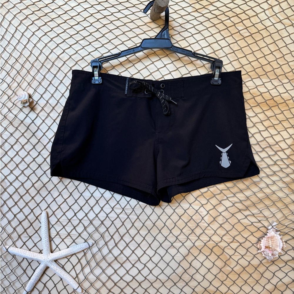Black Athletic Shorts with Drawstring and Quick-Drying Fabric